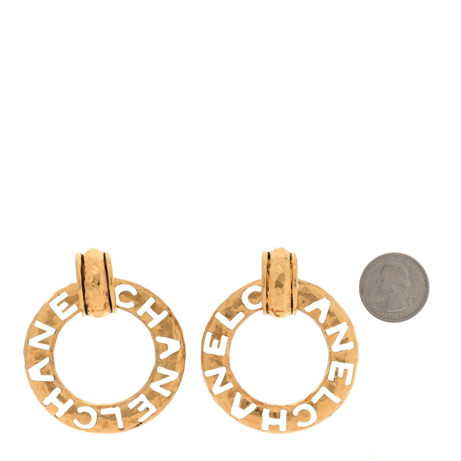 ハンマードメタルモチーフカットアウトドアノッカークリップオンイヤリング ゴールド（カスタマイズ対応）